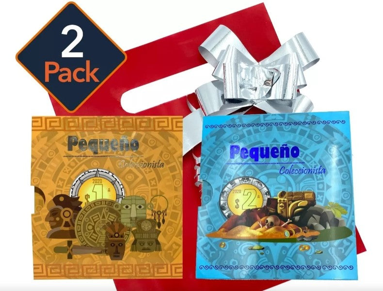 Set de regalo con dos coleccionadores de monedas mexicanas de 1 peso y 2 pesos, cada uno con álbum empastado en cartón y caja cubre polvo. Ideal como auxiliar didáctico para crear hábitos de ahorro y desarrollar habilidades de observación en niños y jóvenes. El set incluye bolsa para regalo y moño metálico, ya empacado y listo para enviarse. Set de regalo con dos coleccionadores de monedas mexicanas de 1 peso y 2 pesos, cada uno con álbum empastado en cartón y caja cubre polvo. Ideal como auxiliar didáctico para crear hábitos de ahorro y desarrollar habilidades de observación en niños y jóvenes. El set incluye bolsa para regalo y moño metálico, ya empacado y listo para enviarse.